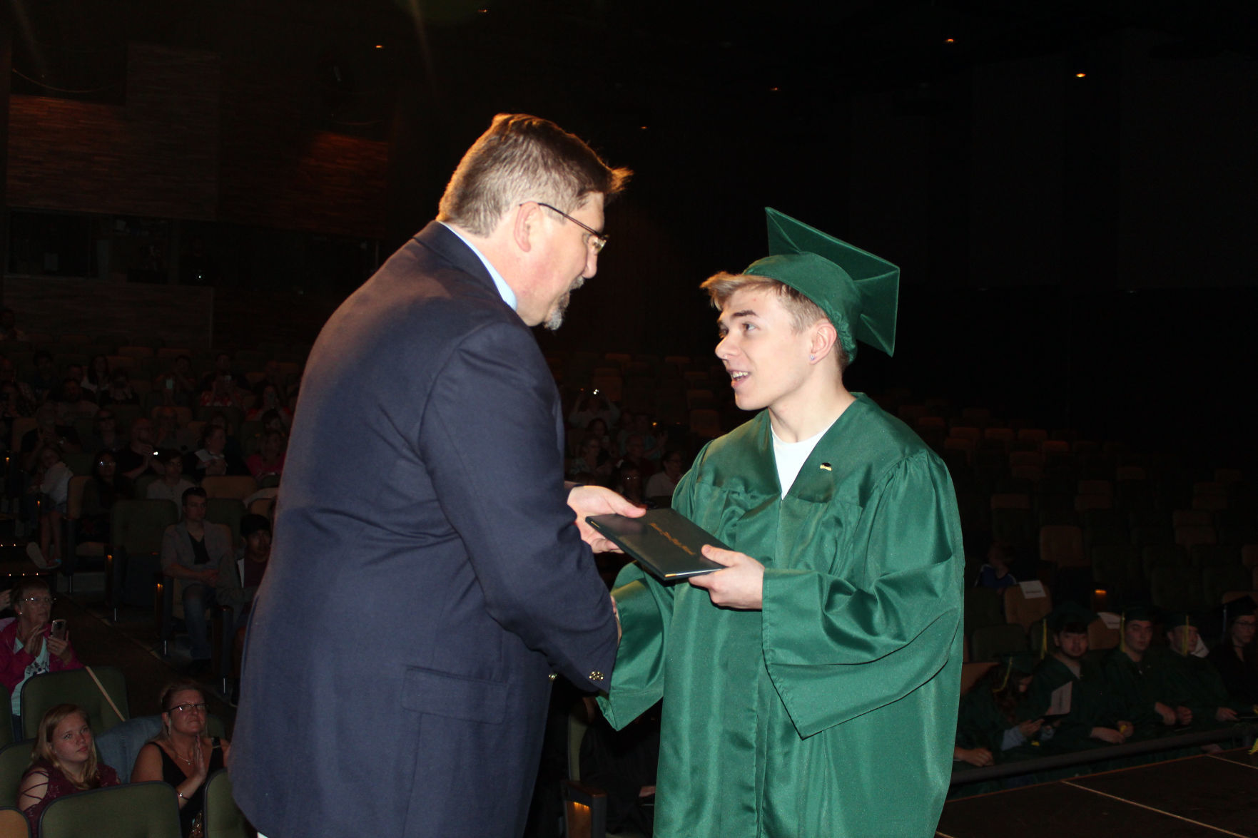 060419-ctzn-news-dsl-grad023.jpg